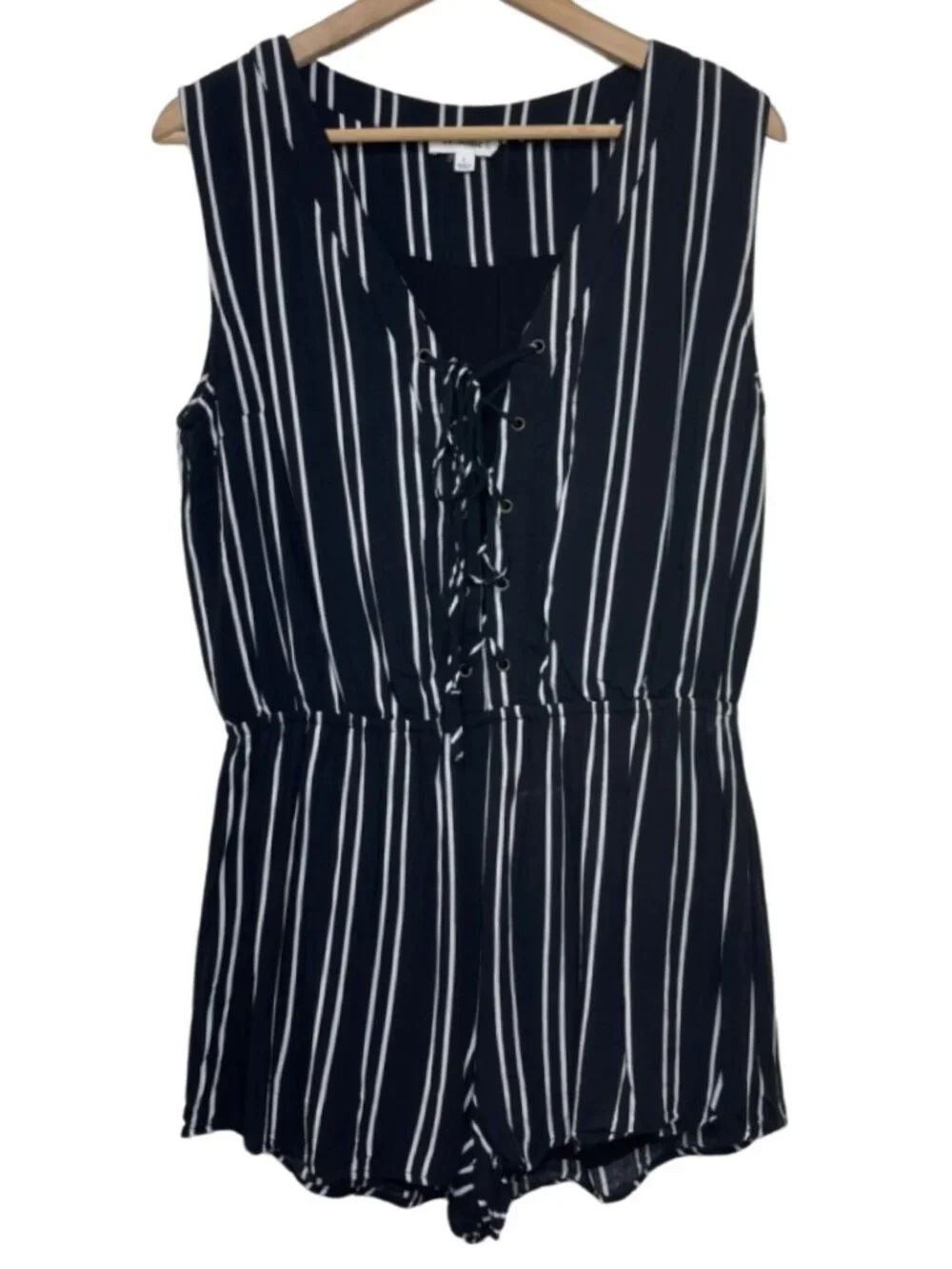 EE:SOME Striped Lace Up Front Sleeveless Summer Romper Size Large - Picture 1 of 12